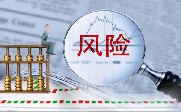 柳覃高速公路首片预制箱梁成功浇筑